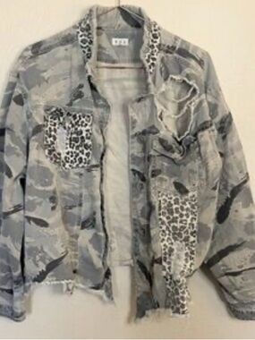 POL Distressed Camo Leopard Patchwork Jacket Size 3X
